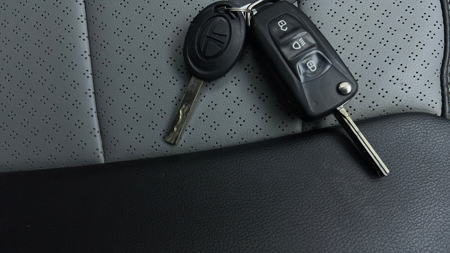 Used 2021 Tata Tiago XT Petrol Manual extra CAR KEY VIEW