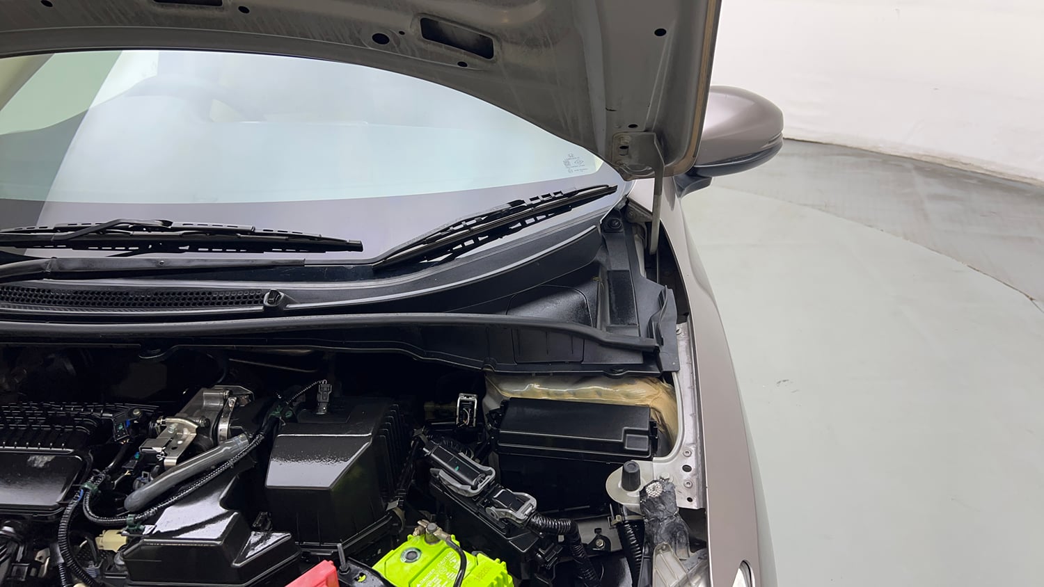 Used 2015 Honda City VX CVT Petrol Automatic engine ENGINE LEFT SIDE HINGE & APRON VIEW