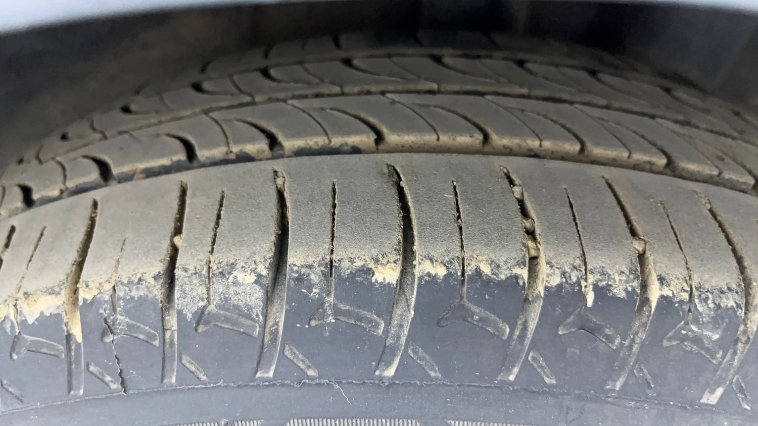 Used 2018 Hyundai Grand i10 Asta 1.2 Kappa VTVT Petrol Manual tyres LEFT REAR TYRE TREAD VIEW