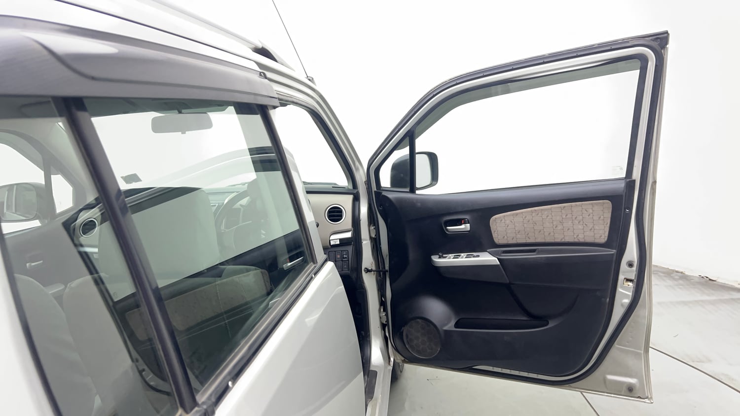Used 2015 Maruti Suzuki Wagon R VXI Petrol Manual interior RIGHT FRONT DOOR OPEN VIEW