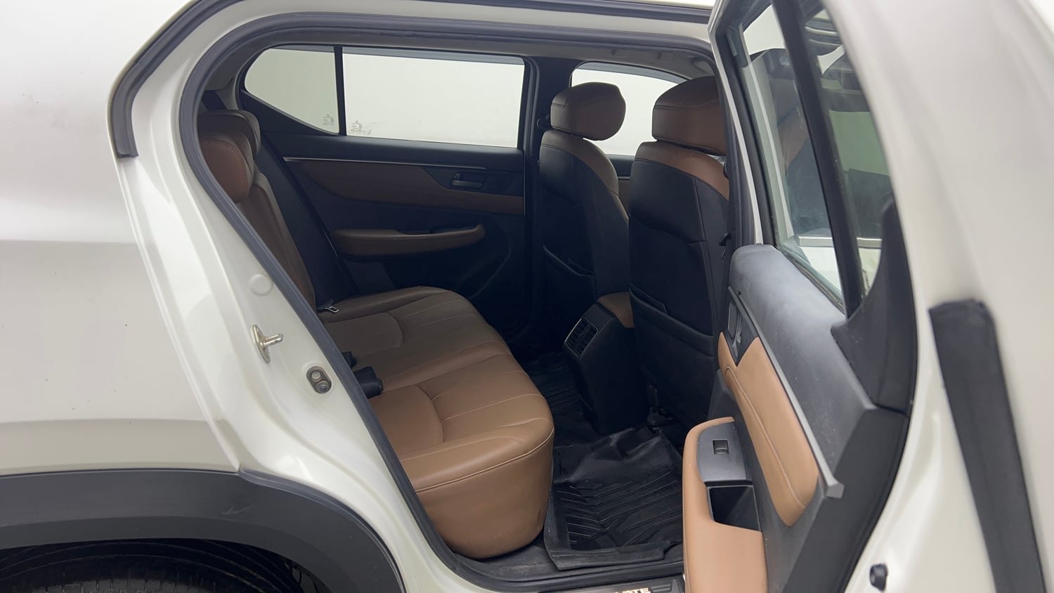 Used 2024 Honda Elevate ZX CVT Petrol Automatic interior RIGHT SIDE REAR DOOR CABIN VIEW