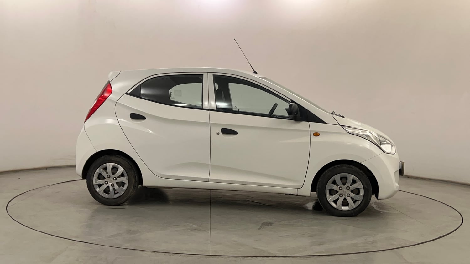 Used 2017 Hyundai Eon Magna + Petrol Manual exterior RIGHT SIDE VIEW