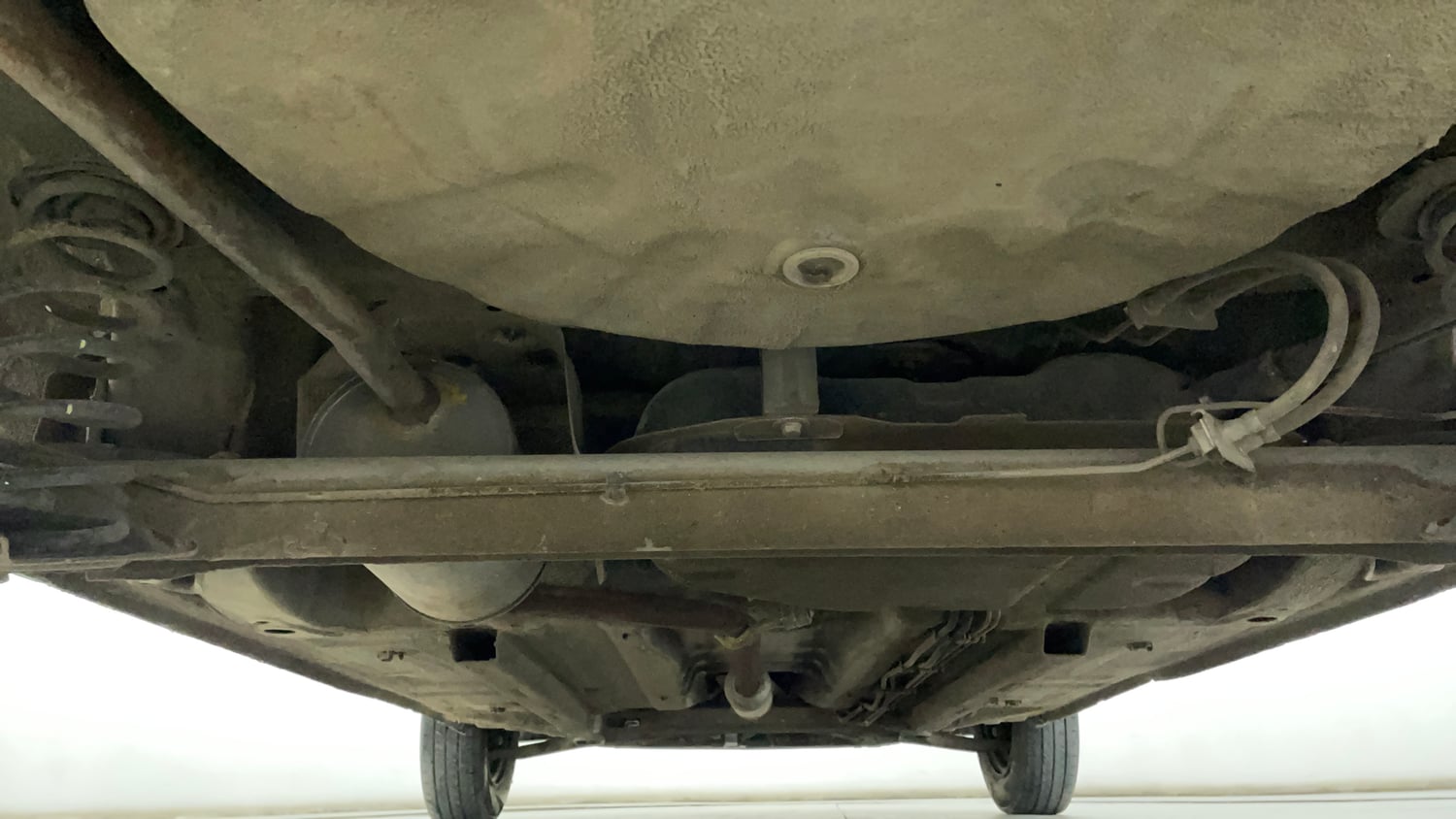 Used 2016 Datsun Redi-GO T (O) Petrol Manual extra REAR UNDERBODY VIEW (TAKEN FROM REAR)