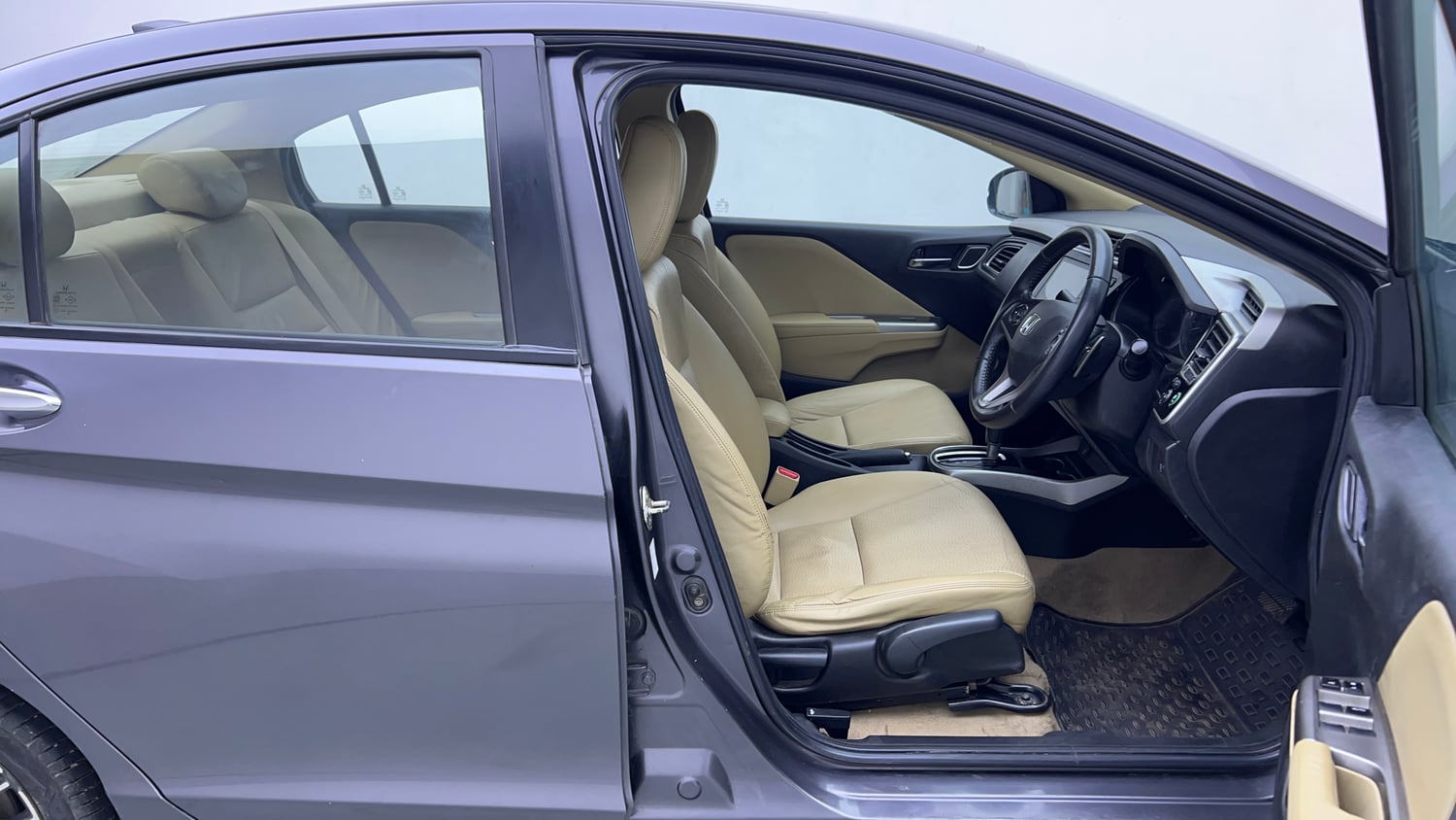Used 2018 Honda City ZX CVT Petrol Petrol Automatic interior RIGHT SIDE FRONT DOOR CABIN VIEW