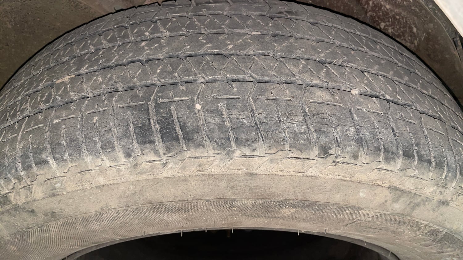 Used 2018 Mahindra XUV500 W9 AT Diesel Automatic tyres SPARE TYRE VIEW