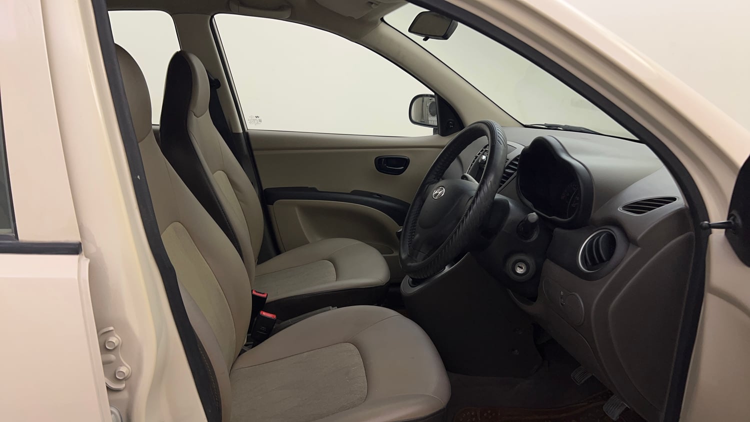 Used 2014 Hyundai i10 Magna 1.1 iRDE2 Petrol Manual interior RIGHT SIDE FRONT DOOR CABIN VIEW
