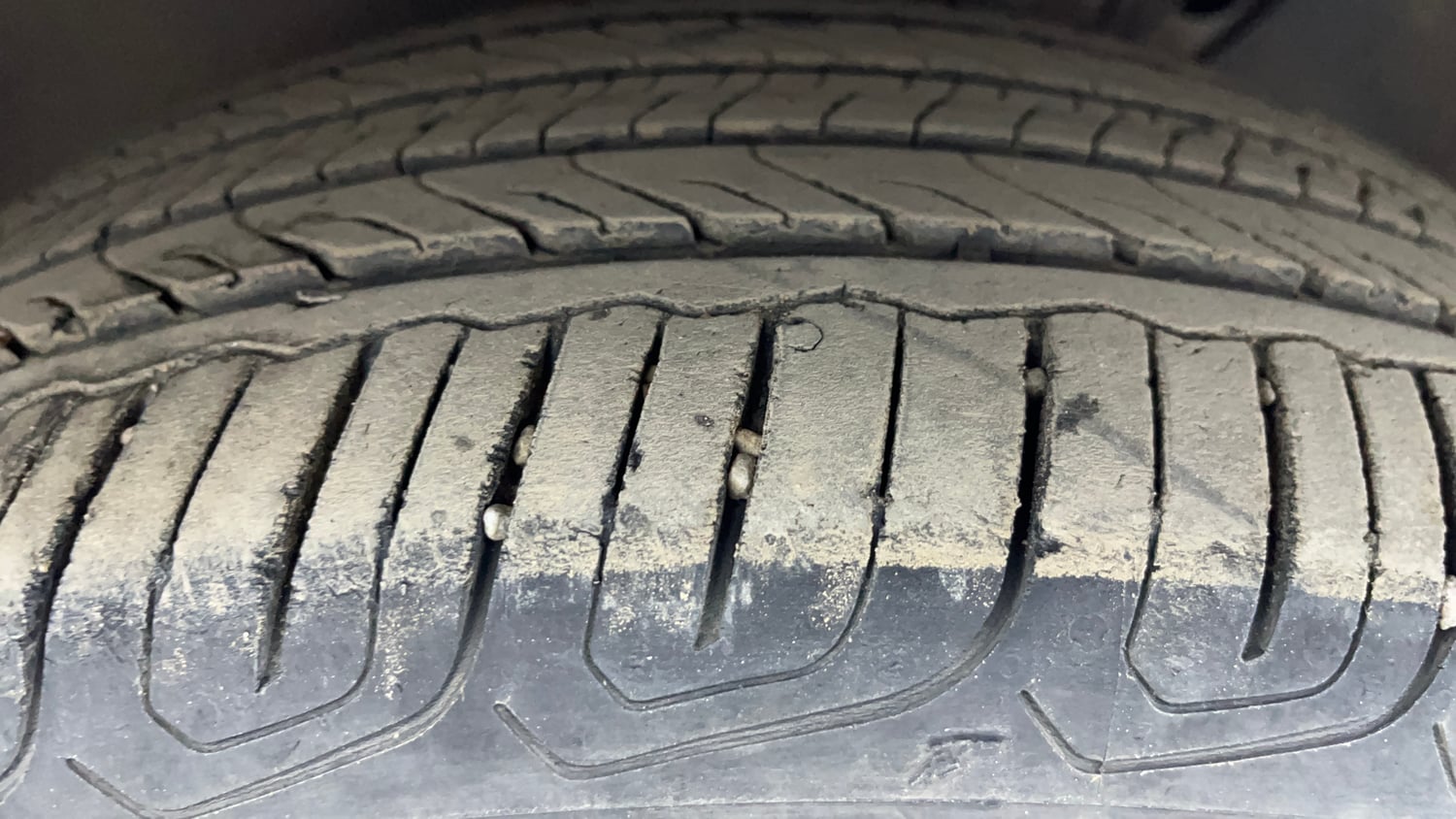 Used 2020 Skoda Superb L&K TSI AT Petrol Automatic tyres LEFT FRONT TYRE TREAD VIEW