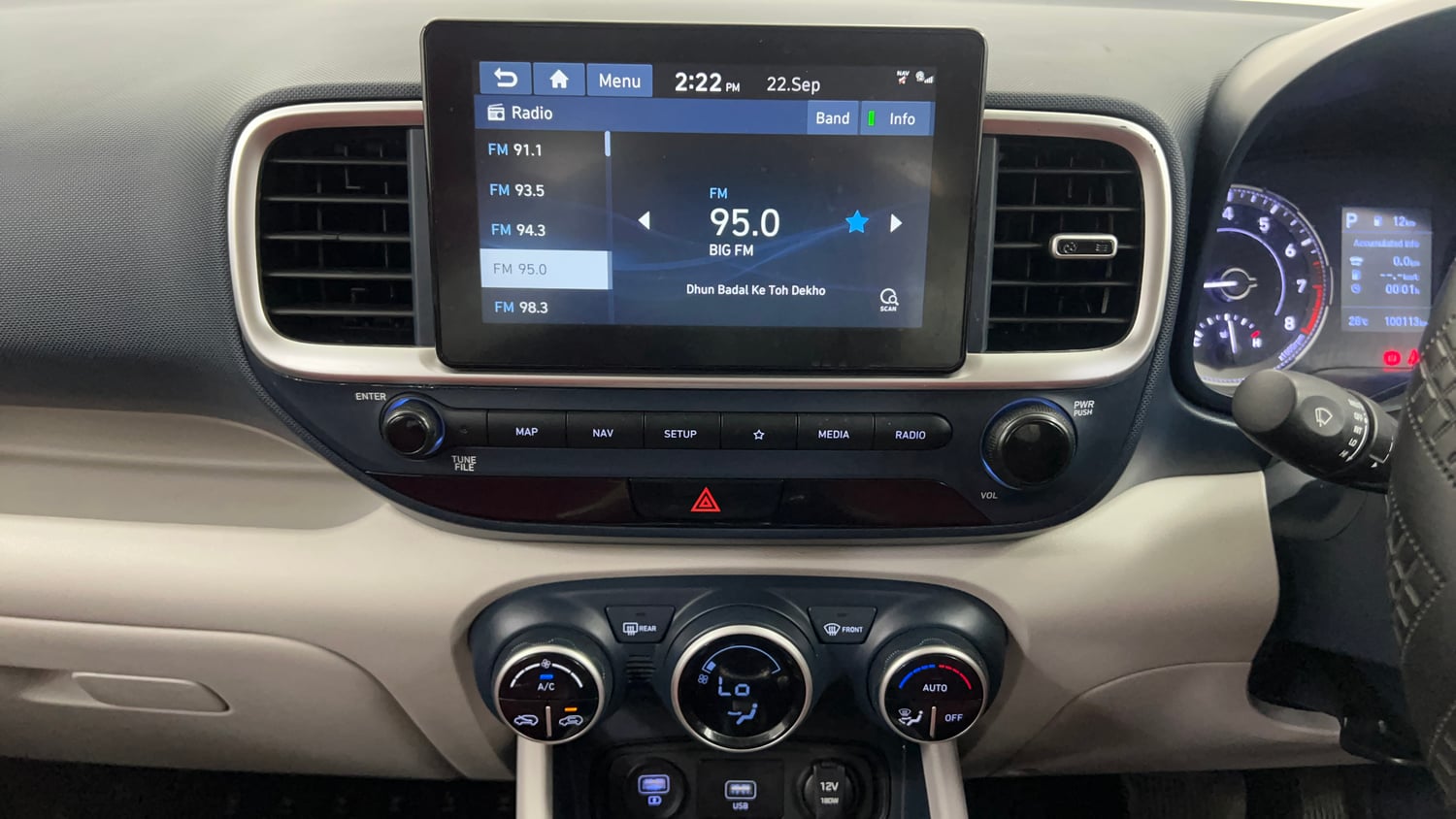 Used 2019 Hyundai Venue SX Plus 1.0 Turbo DCT Dual Tone Petrol Automatic interior MUSIC SYSTEM & AC CONTROL VIEW