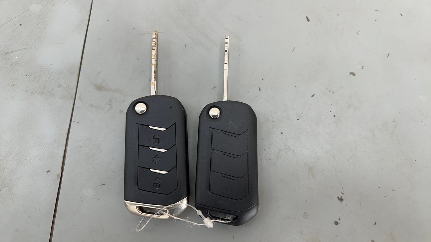 Used 2022 mahindra Thar LX Hard Top Petrol MT 4WD Petrol Manual extra CAR KEY VIEW