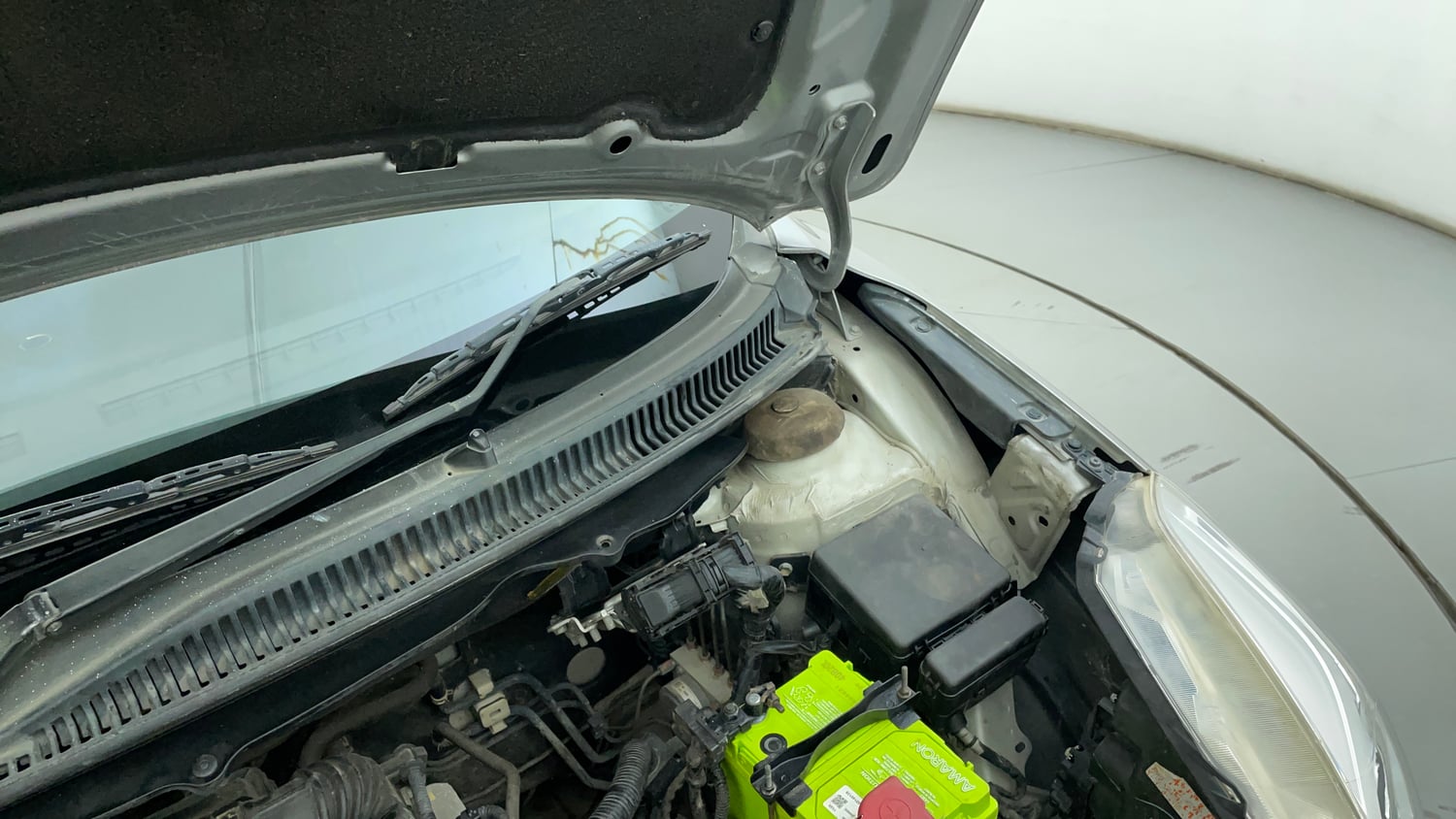 Used 2018 Maruti Suzuki Baleno Zeta 1.2 Petrol Manual engine ENGINE LEFT SIDE HINGE & APRON VIEW