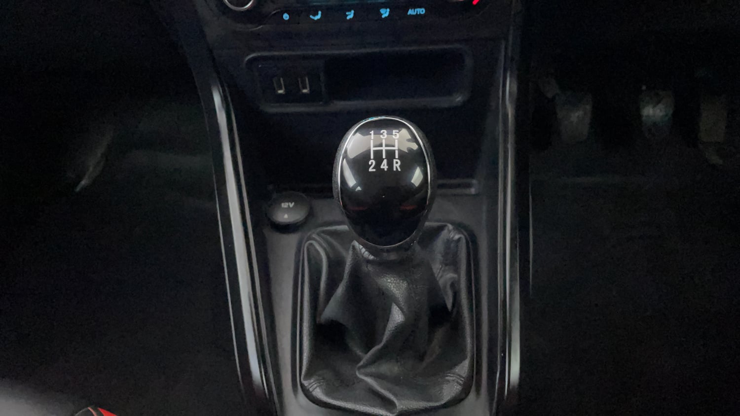 Used 2018 Ford EcoSport Trend 1.5L TDCi Diesel Manual interior GEAR  KNOB VIEW