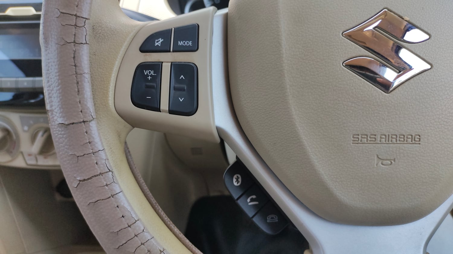 Used 2016 Maruti Suzuki Ertiga VXI Petrol Manual top_features Steering mounted controls