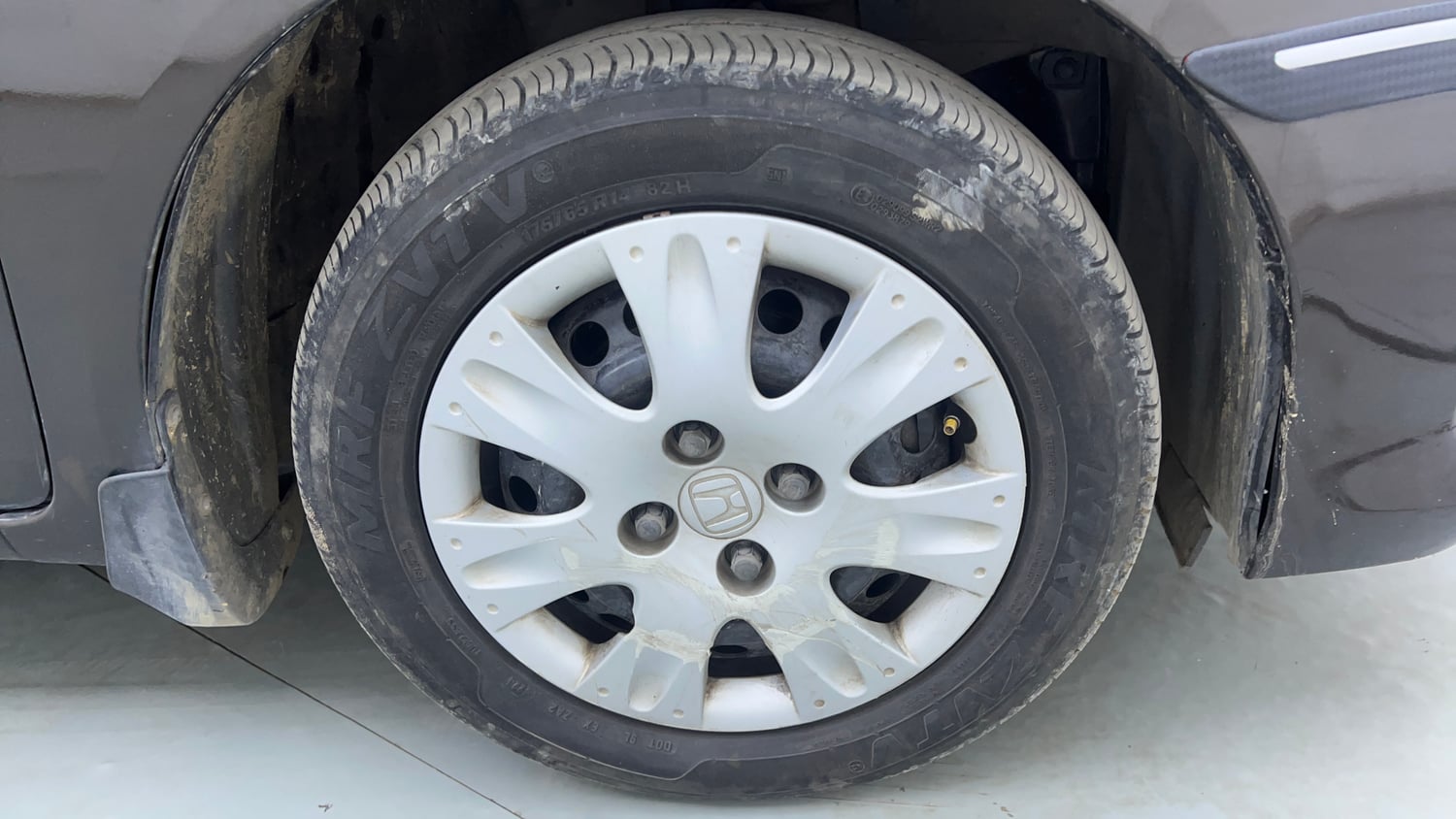 Used 2017 Honda Amaze 1.2 S i-VTEC Petrol Manual tyres RIGHT FRONT TYRE RIM VIEW