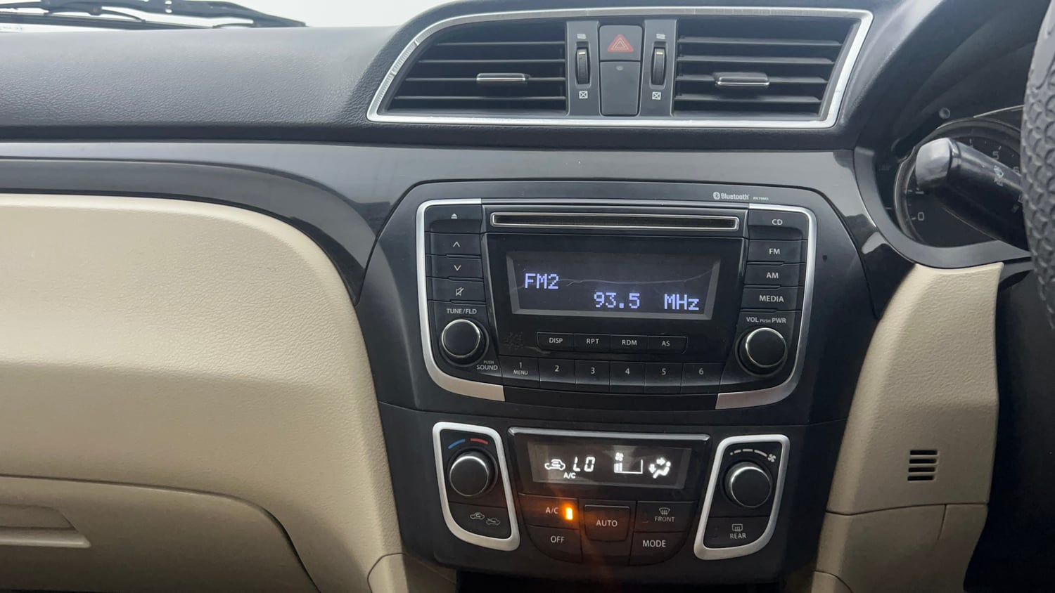 Used 2015 Maruti Suzuki Ciaz VXi+ AT Petrol Automatic interior MUSIC SYSTEM & AC CONTROL VIEW