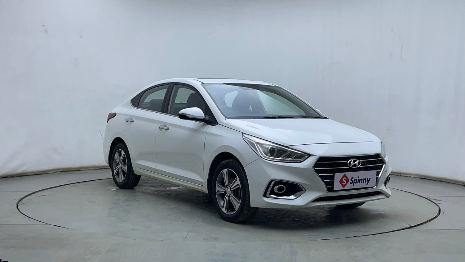 Used 2018 Hyundai Verna SX (O) 1.6 VTVT AT Petrol Automatic exterior RIGHT FRONT CORNER VIEW