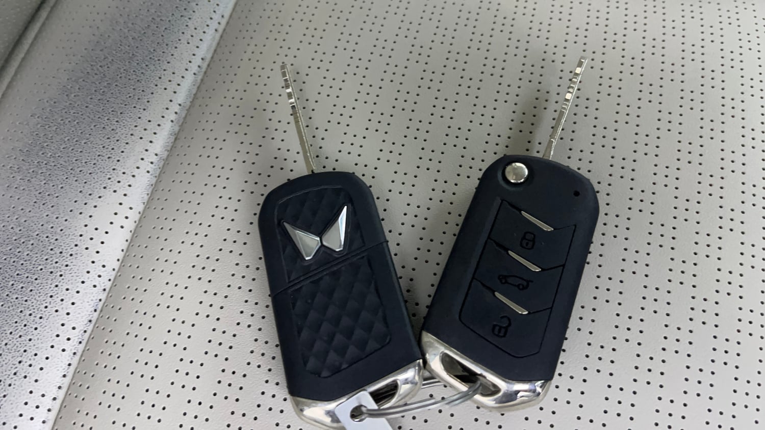 Used 2026 Mahindra Thar Roxx MX5 Petrol AT 2WD Petrol Automatic extra CAR KEY VIEW