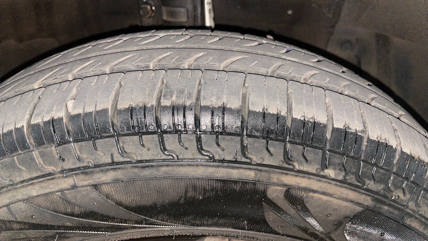 Used 2014 Maruti Suzuki Swift VXi Petrol Manual tyres RIGHT FRONT TYRE TREAD VIEW