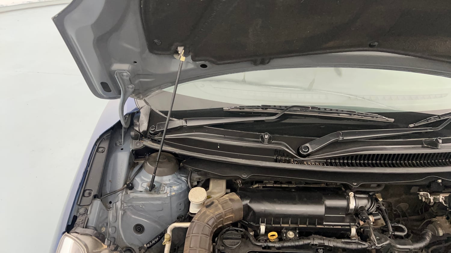 Used 2018 Maruti Suzuki Baleno Alpha 1.2 AT Petrol Automatic engine ENGINE RIGHT SIDE HINGE & APRON VIEW