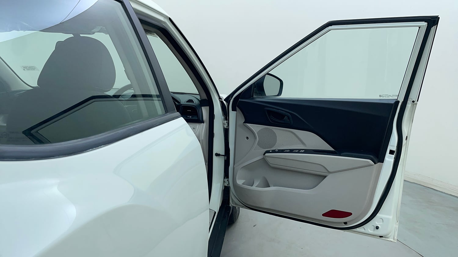 Used 2022 Mahindra XUV 300 W6 1.2 Petrol AMT Petrol Automatic interior RIGHT FRONT DOOR OPEN VIEW