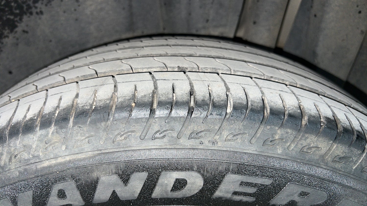 Used 2024 Maruti Suzuki Brezza LXi S-CNG Cng Manual tyres LEFT REAR TYRE TREAD VIEW