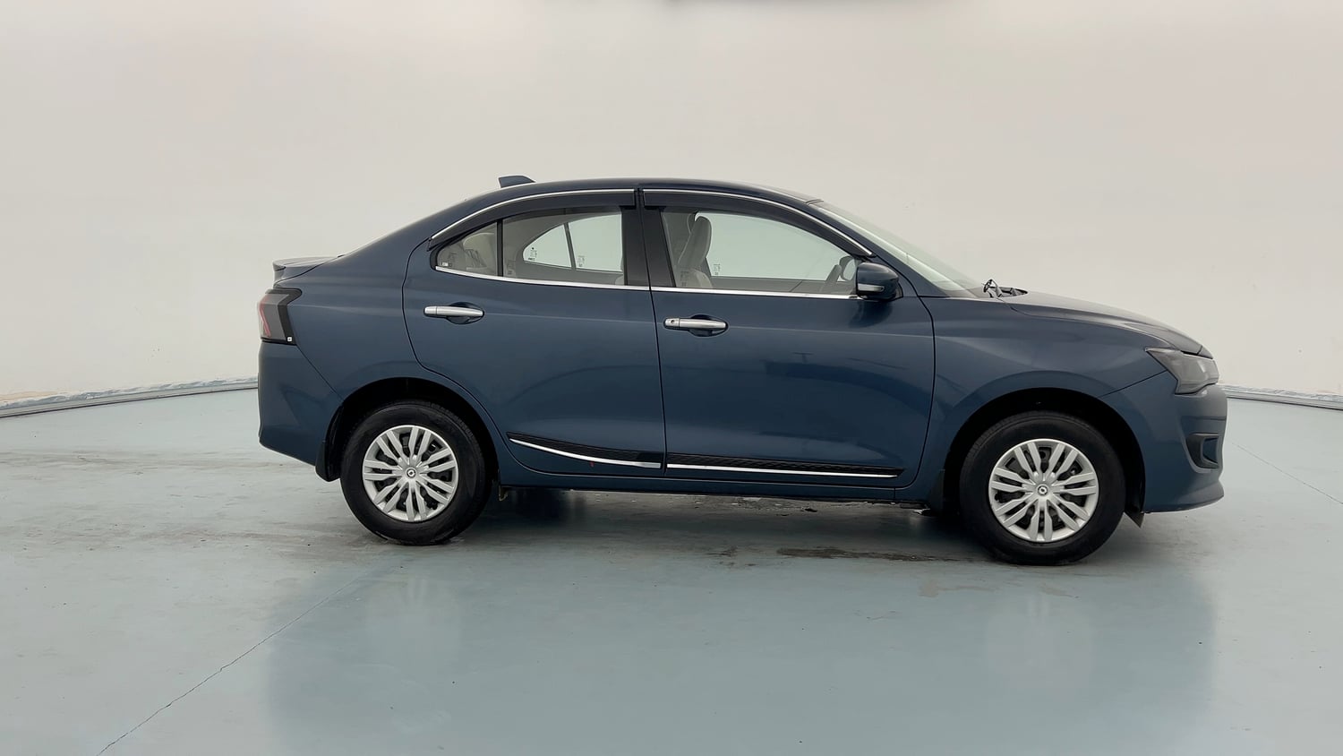 Used 2026 Maruti Suzuki Dzire VXi AMT Petrol Automatic exterior RIGHT SIDE VIEW