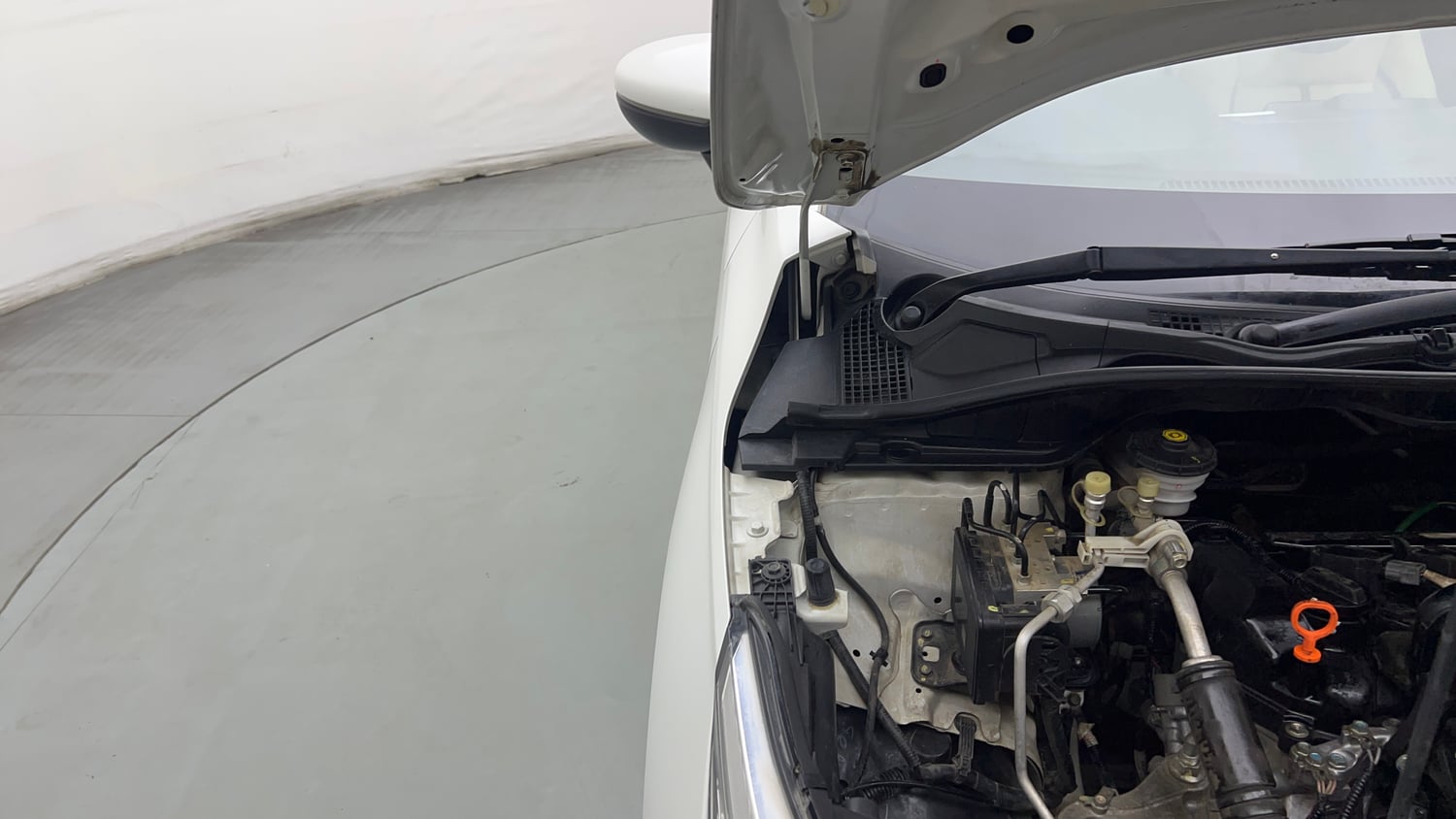 Used 2022 Honda City V Petrol Petrol Manual engine ENGINE RIGHT SIDE HINGE & APRON VIEW