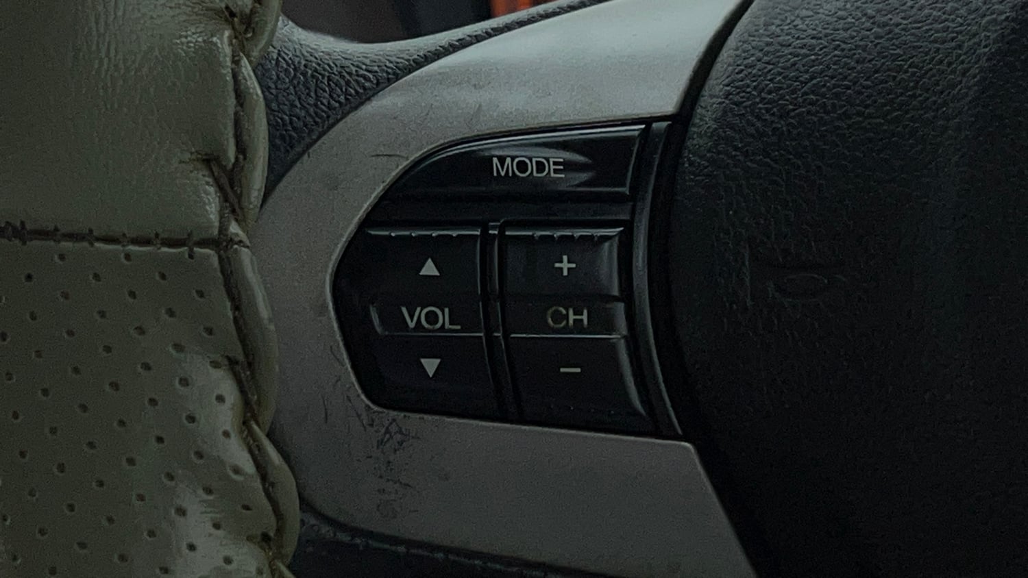 Used 2013 Honda Amaze 1.2 S i-VTEC Petrol Manual top_features Steering mounted controls