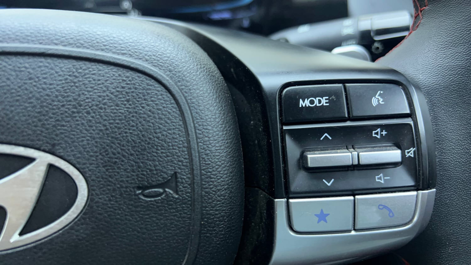 Used 2023 Hyundai Verna SX (O) 1.5 Turbo Petrol DCT Petrol Automatic top_features Cruise control