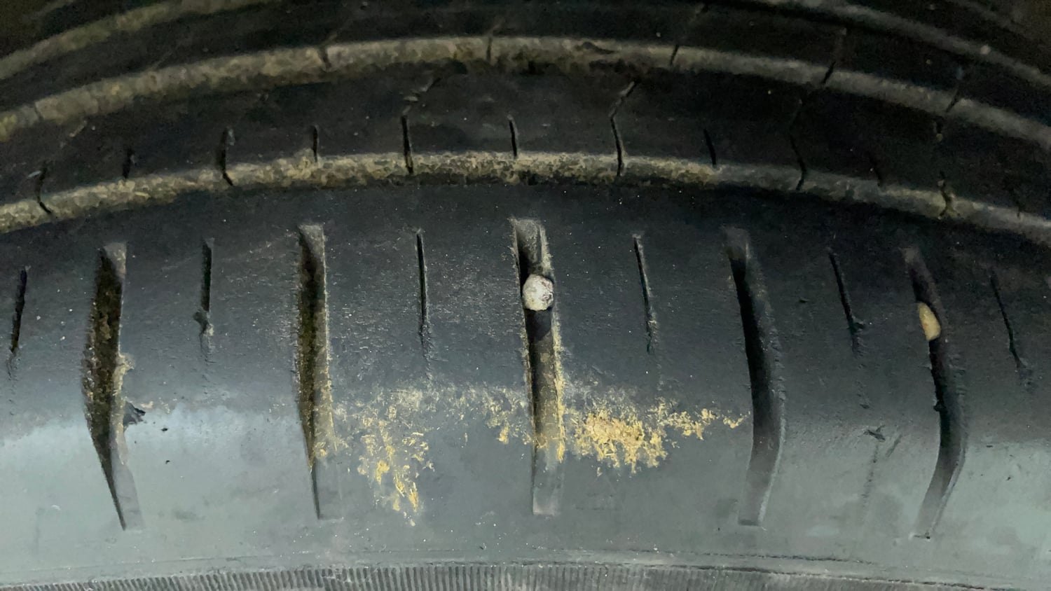 Used 2024 Toyota Glanza G AMT Petrol Automatic tyres RIGHT FRONT TYRE TREAD VIEW