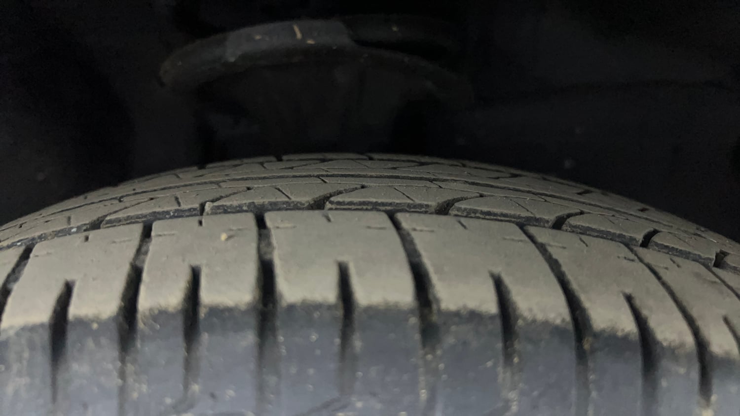 Used 2013 Hyundai i10 Magna 1.2 Kappa2 Petrol Manual tyres RIGHT FRONT TYRE TREAD VIEW