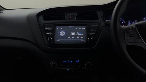 Used 2017 Hyundai Elite i20 Asta 1.2 Dual Tone Petrol Manual interior MUSIC SYSTEM & AC CONTROL VIEW