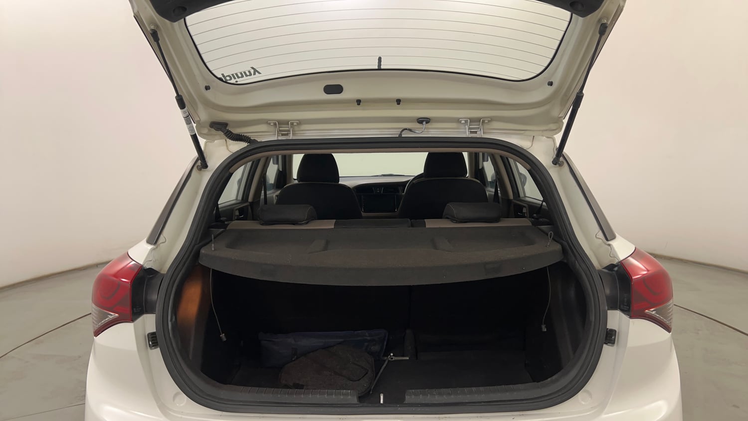 Used 2016 Hyundai Elite i20 Asta 1.2 (O) Petrol Manual interior DICKY INSIDE VIEW