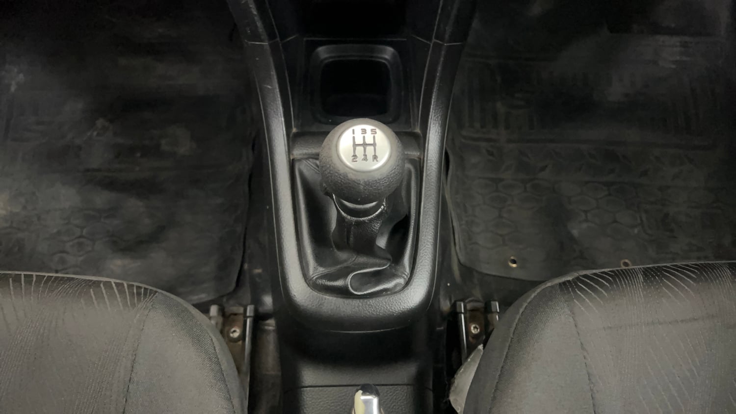 Used 2014 Maruti Suzuki Swift VXi Petrol Manual interior GEAR  KNOB VIEW