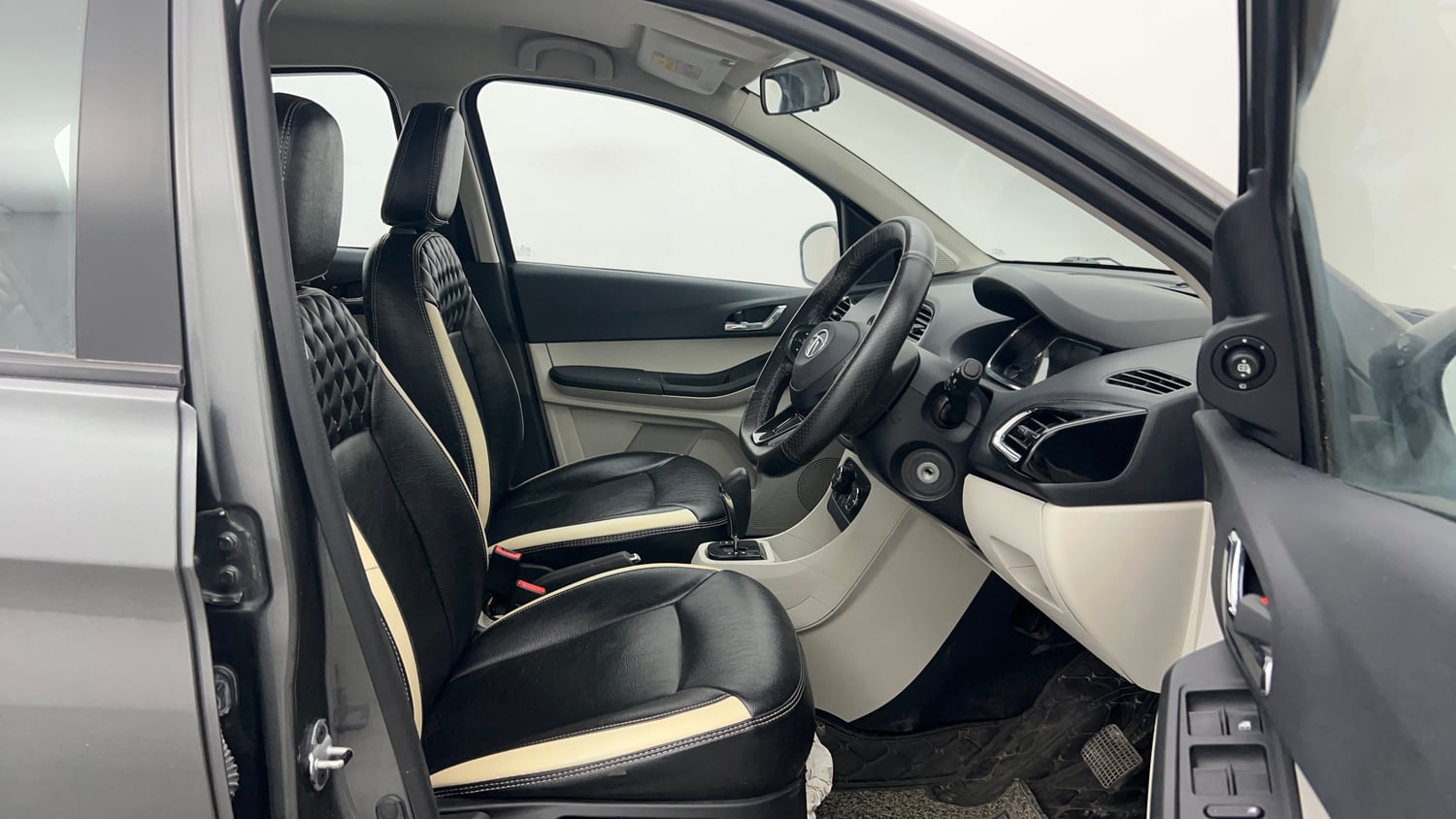 Used 2022 Tata Tiago XZA Plus Petrol Automatic interior RIGHT SIDE FRONT DOOR CABIN VIEW