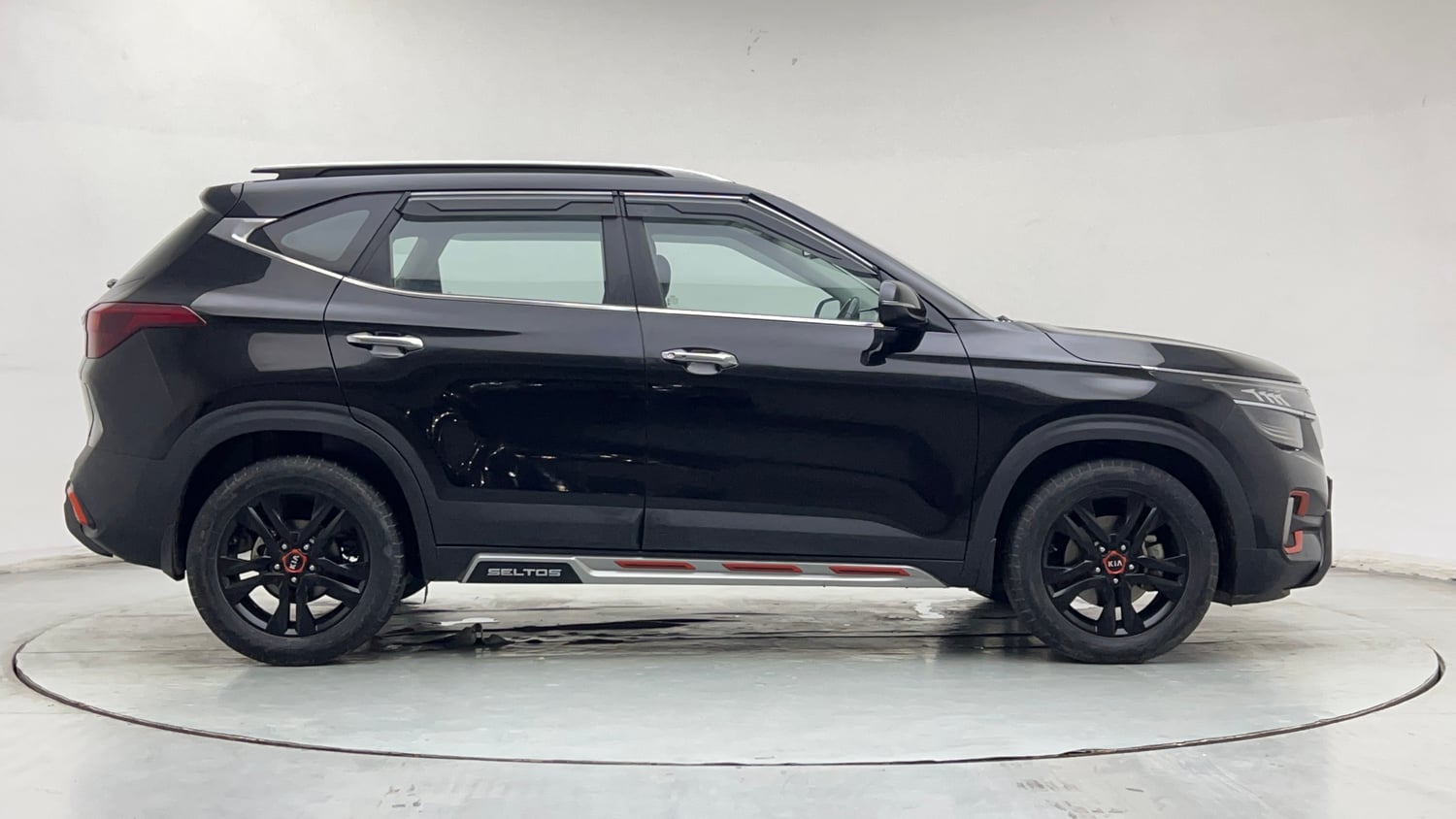 Used 2021 Kia Seltos Anniversary Edition 1.5 Petrol Manual exterior RIGHT SIDE VIEW