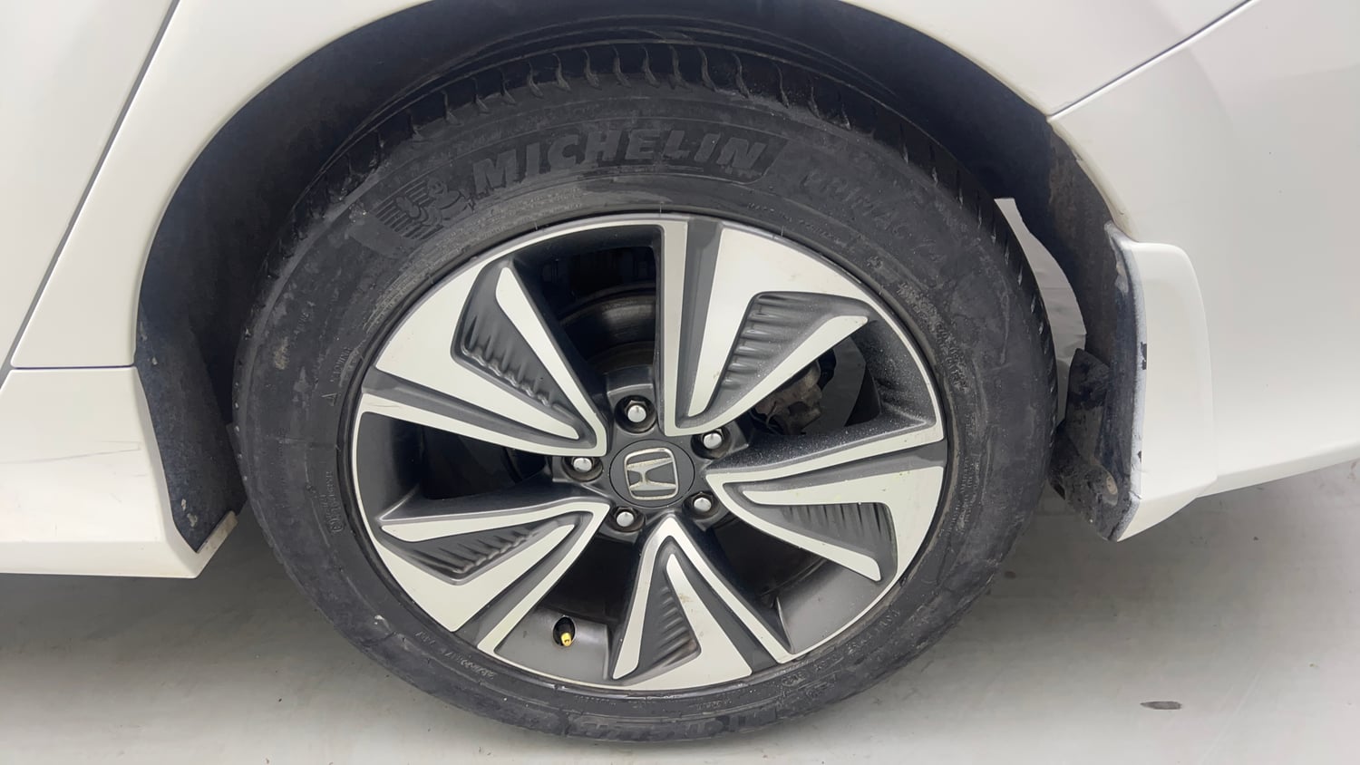 Used 2019 Honda Civic ZX CVT Petrol Petrol Automatic tyres LEFT REAR TYRE RIM VIEW