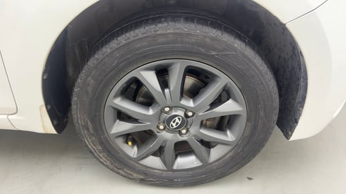 Used 2020 Hyundai Elite i20 Sportz Plus 1.2 Petrol Manual tyres RIGHT FRONT TYRE RIM VIEW