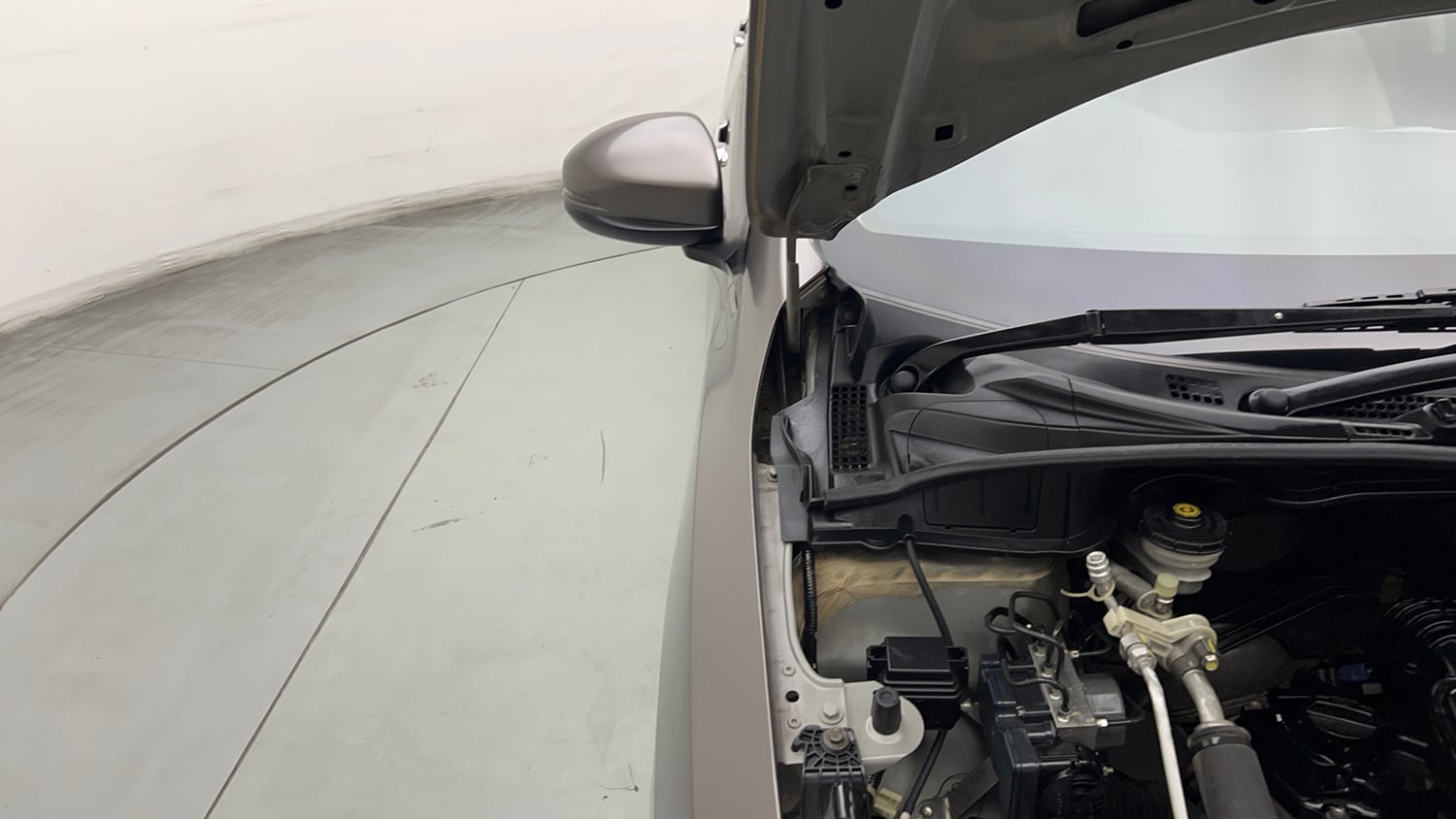 Used 2015 Honda City VX CVT Petrol Automatic engine ENGINE RIGHT SIDE HINGE & APRON VIEW