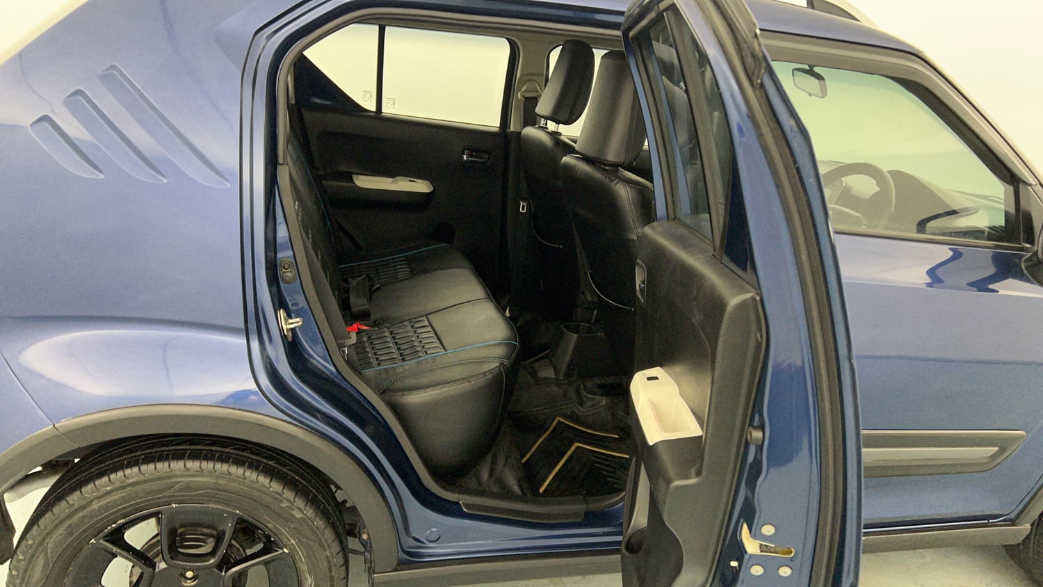 Used 2019 Maruti Suzuki Ignis Alpha 1.2 MT Petrol Manual interior RIGHT SIDE REAR DOOR CABIN VIEW