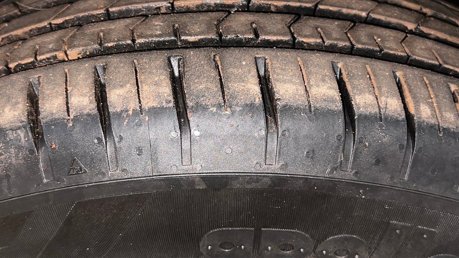 Used 2023 Tata Punch Creative Dual Tone AMT Petrol Automatic tyres RIGHT FRONT TYRE TREAD VIEW