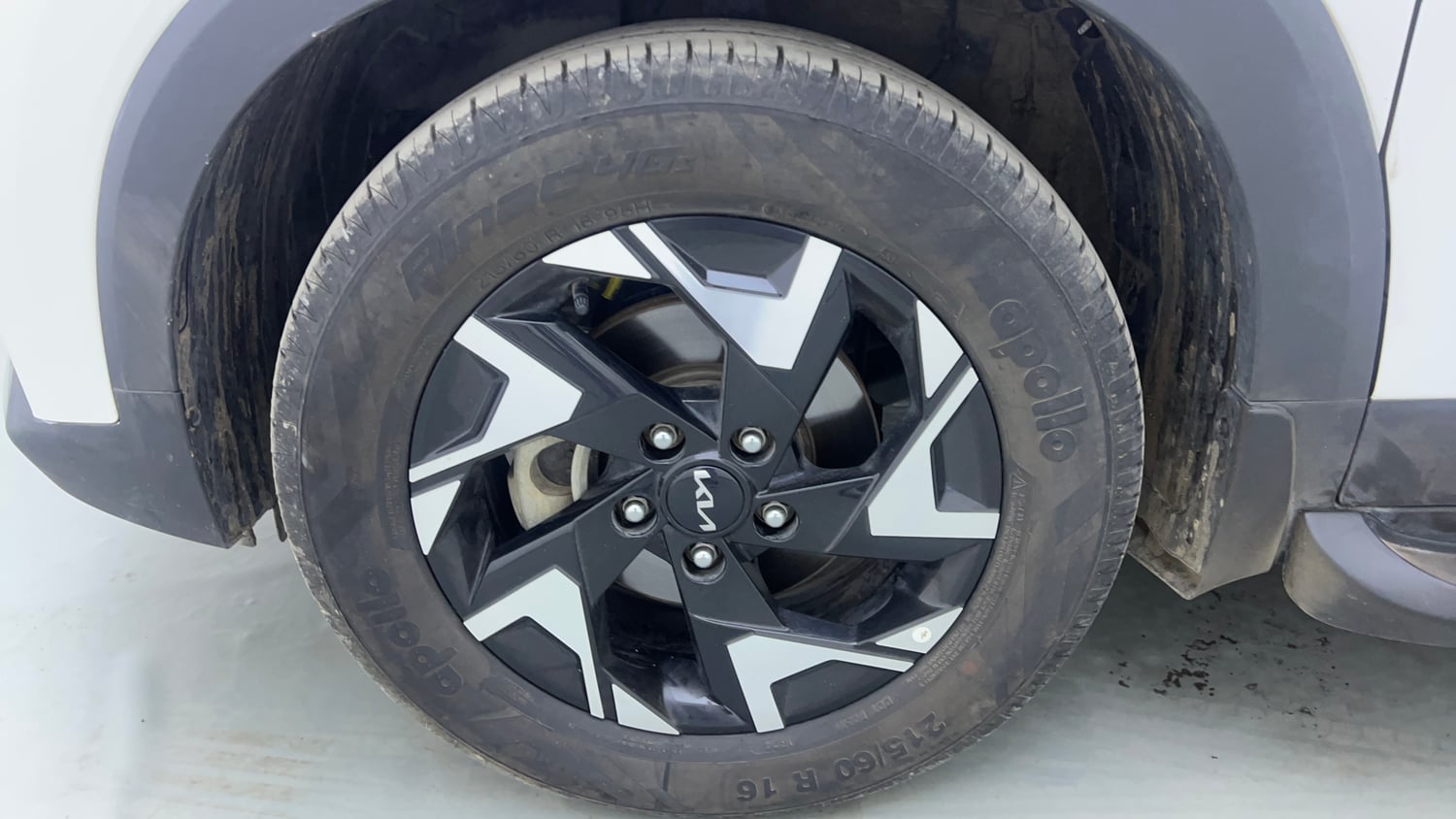 Used 2024 Kia Sonet GTX Plus 1.0 Turbo Petrol DCT Petrol Automatic tyres LEFT FRONT TYRE RIM VIEW