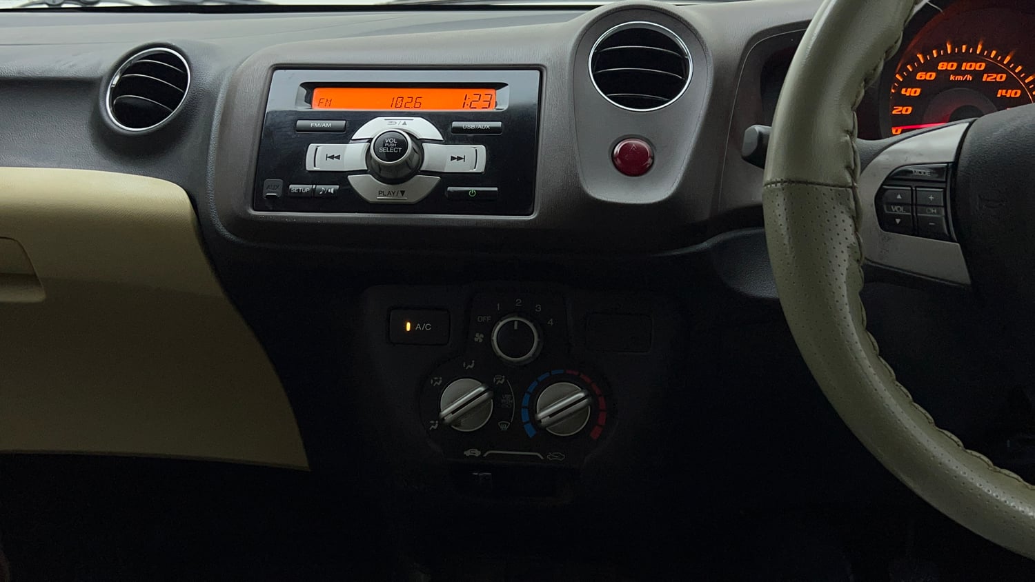 Used 2013 Honda Amaze 1.2 S i-VTEC Petrol Manual interior MUSIC SYSTEM & AC CONTROL VIEW