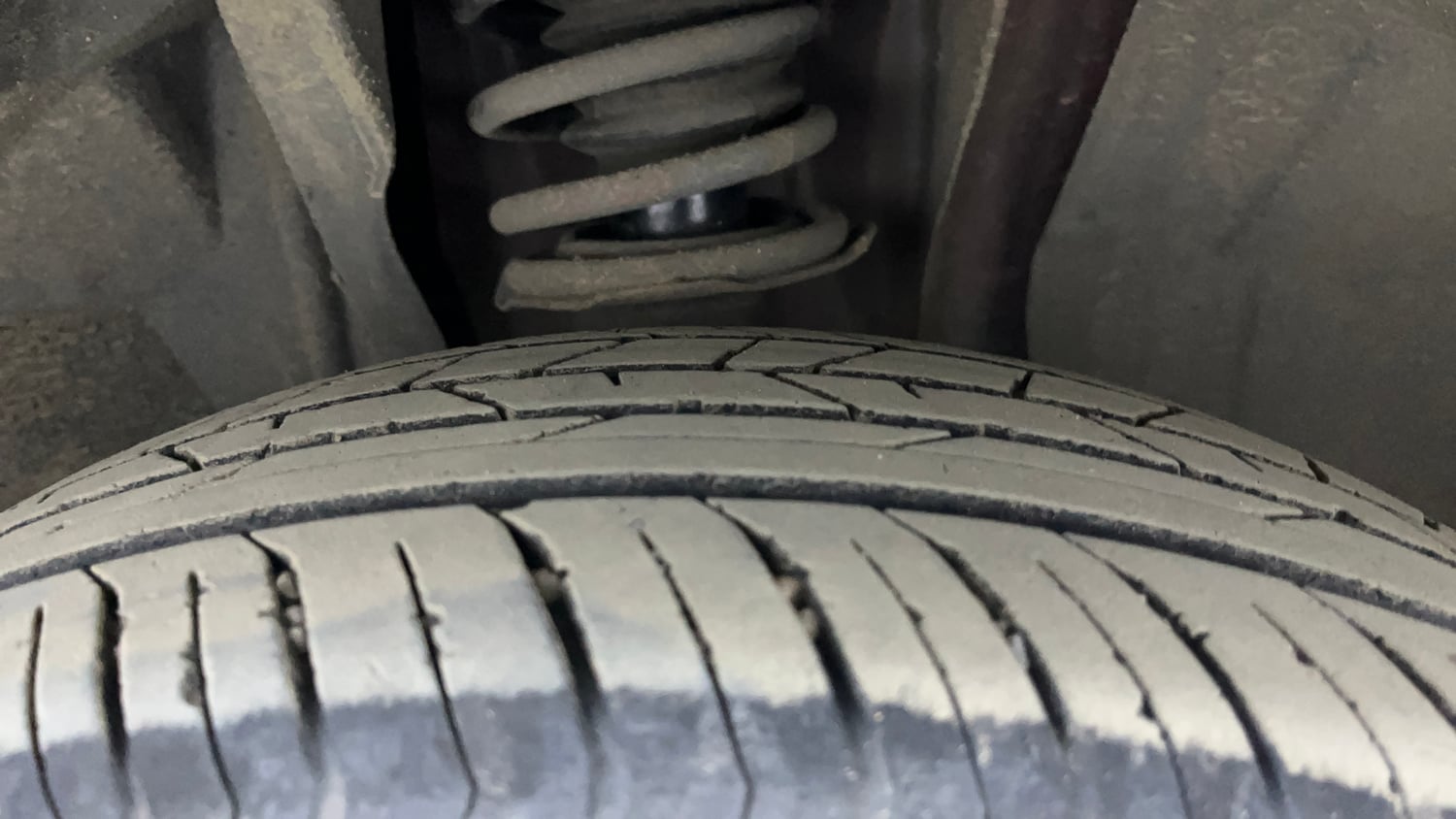 Used 2023 Nissan Magnite XV Turbo CVT Petrol Automatic tyres RIGHT FRONT TYRE TREAD VIEW