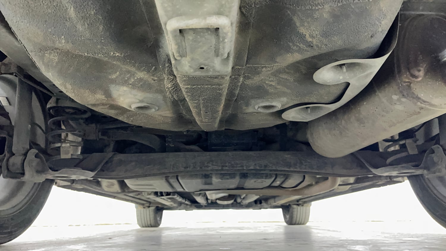 Used 2018 Hyundai Verna SX (O) 1.6 VTVT AT Petrol Automatic extra REAR UNDERBODY VIEW (TAKEN FROM REAR)