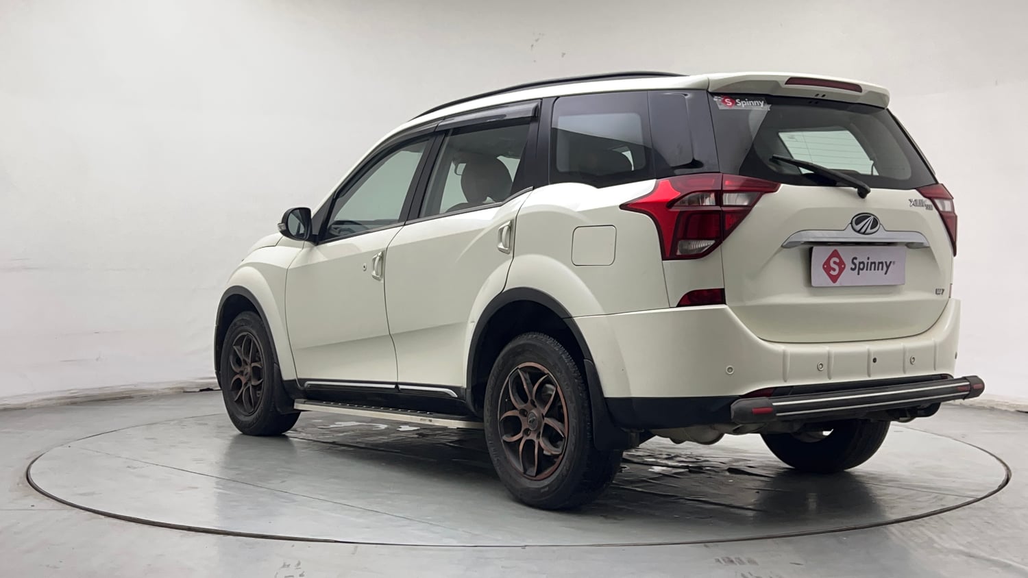 Used 2021 Mahindra XUV500 W7 Diesel Manual exterior LEFT REAR CORNER VIEW