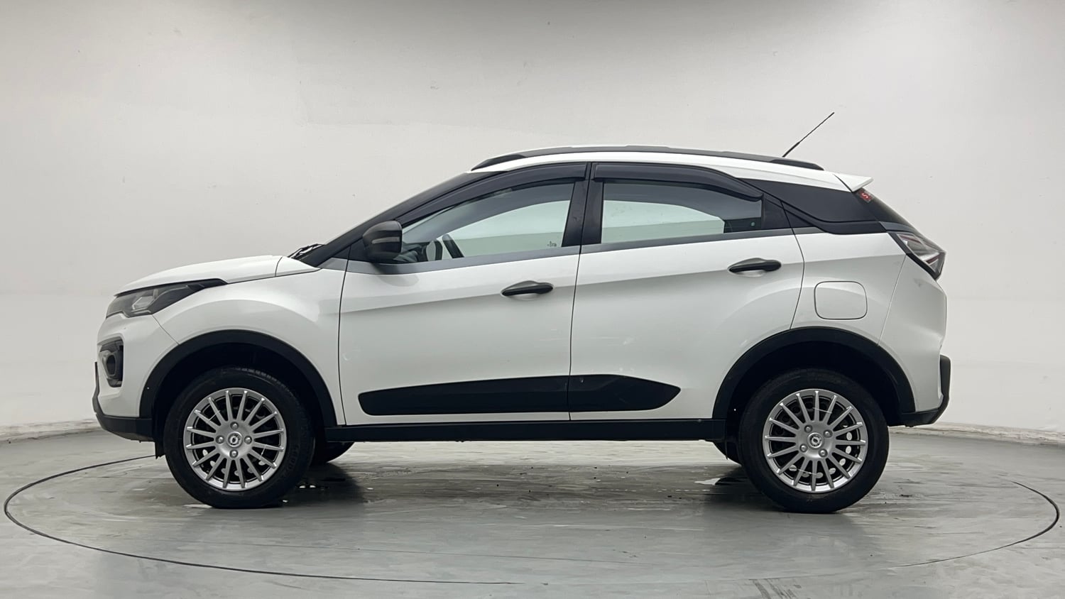 Used 2021 Tata Nexon XM (S) Petrol Manual exterior LEFT SIDE VIEW