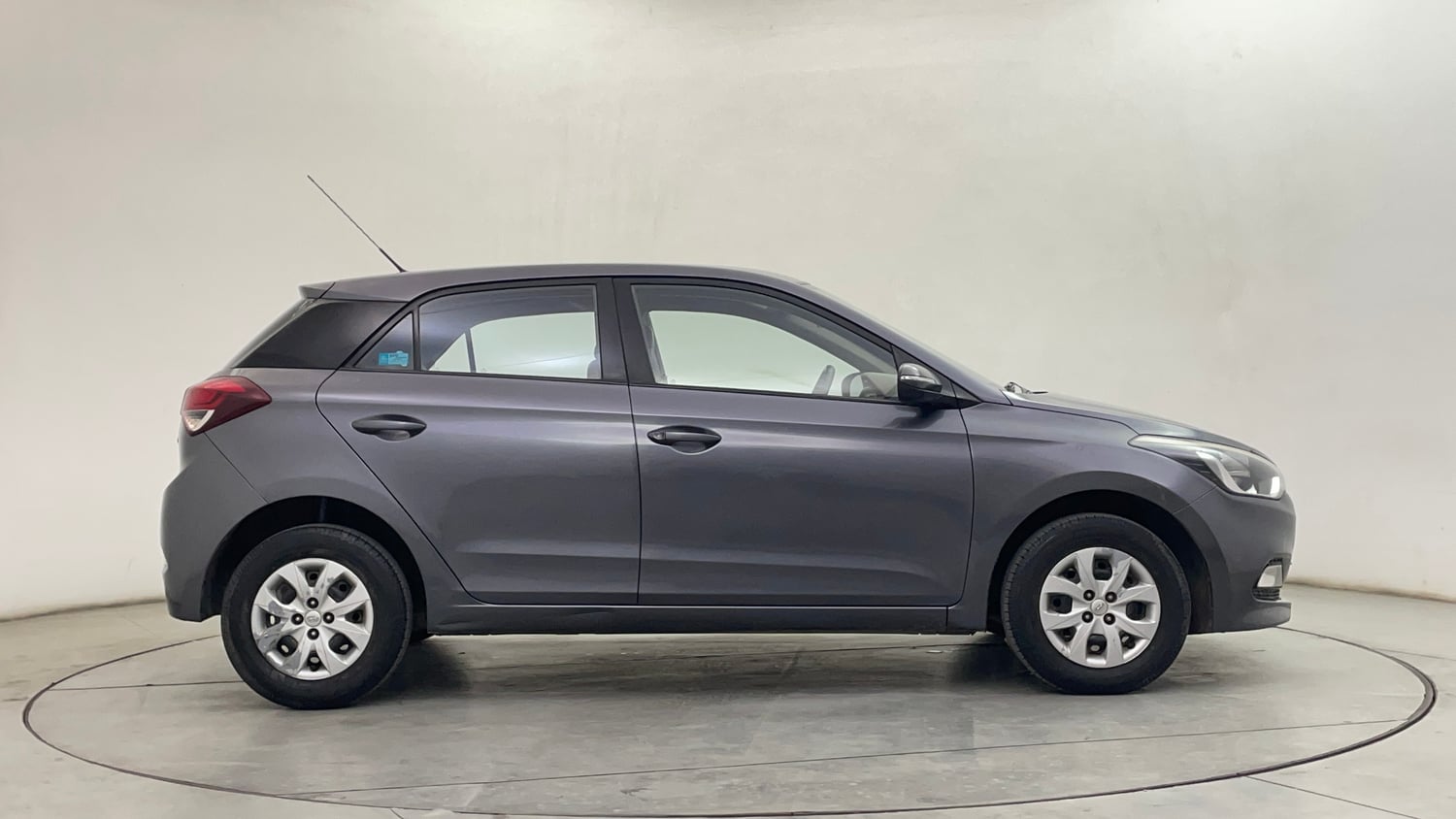 Used 2017 Hyundai Elite i20 Sportz 1.2 Petrol Manual exterior RIGHT SIDE VIEW