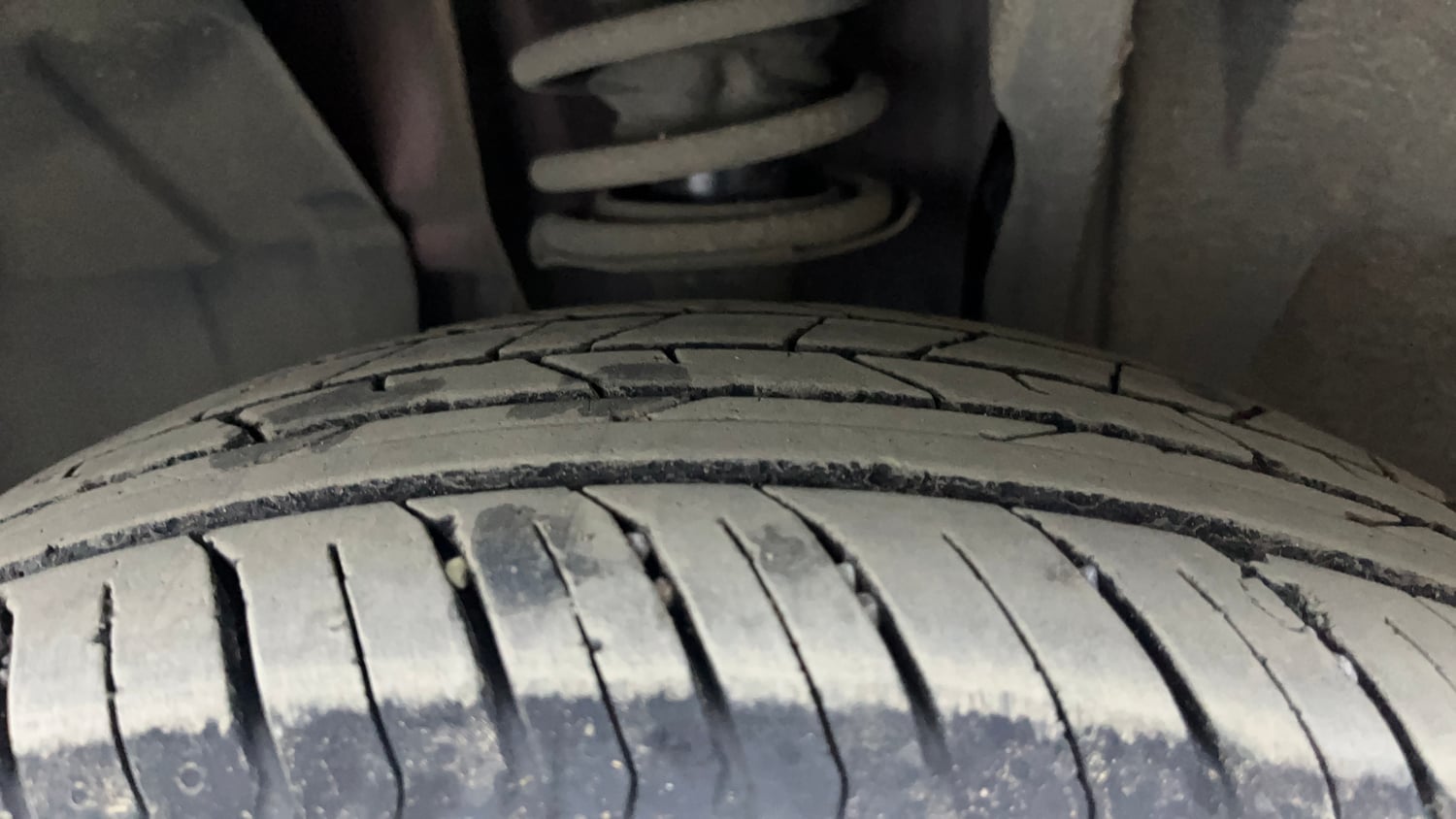 Used 2023 Nissan Magnite XV Turbo CVT Petrol Automatic tyres LEFT FRONT TYRE TREAD VIEW