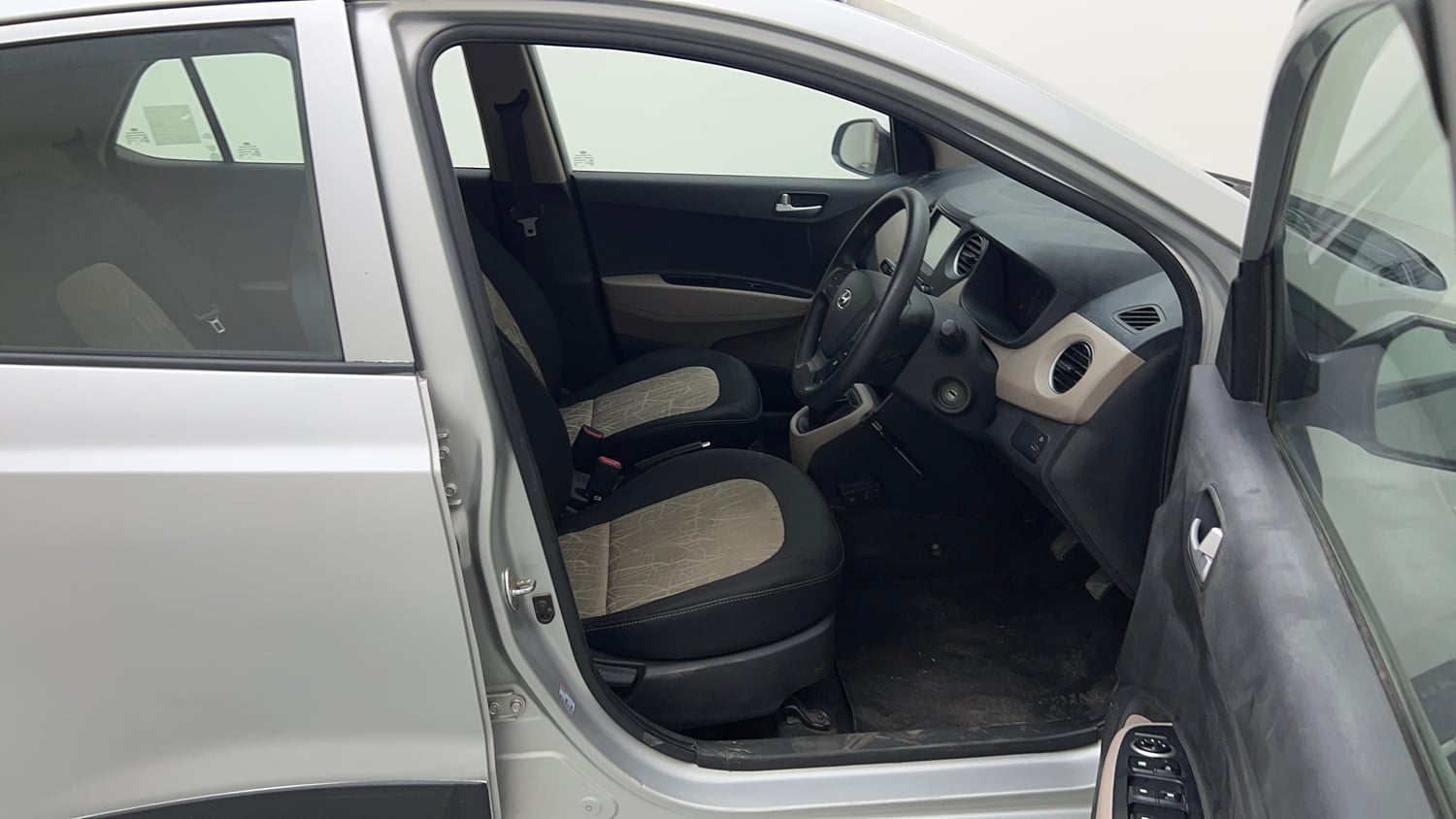 Used 2018 Hyundai Grand i10 Sportz (O) 1.2 Kappa VTVT Petrol Manual interior RIGHT SIDE FRONT DOOR CABIN VIEW