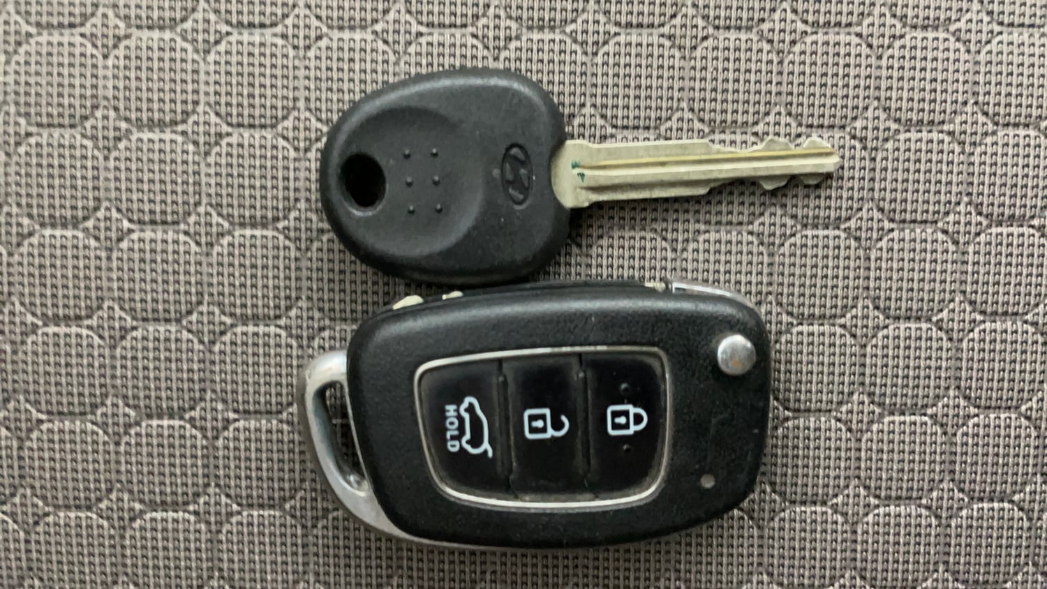Used 2017 Hyundai Elite i20 Sportz 1.2 Petrol Manual extra CAR KEY VIEW